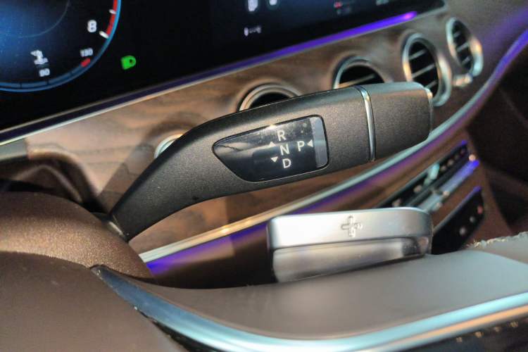 Used Mercedes-Benz E-Class 2023 Updated E 300 L Fashion Edition Gear Lever