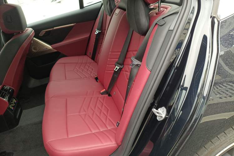 Used BMW 5 Series 2025 530Li Luxury Edition M Sport Package Left Rear Seat