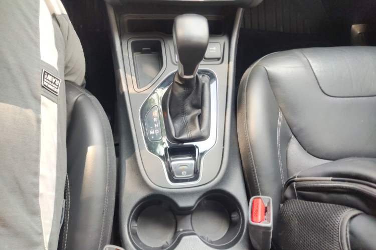 Used Jeep Cherokee 2019 2.0T Two-Wheel Drive Smart Enjoyment Version China VI
