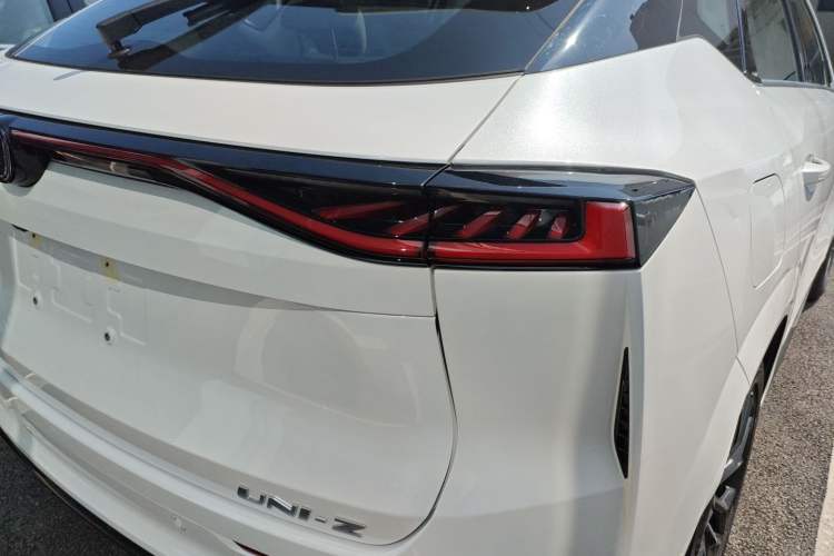 Used CHANGAN UNI-Z New Energy 2025 Model, Smart New Blue Whale 125km Ultra-Strong Version Right Rear Taillight