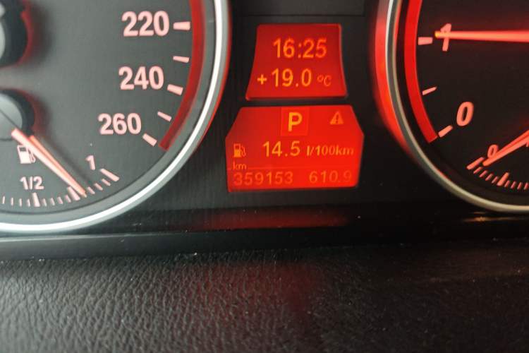 Used BMW X5 2009 xDrive30i Luxury Edition Odometer Close Up