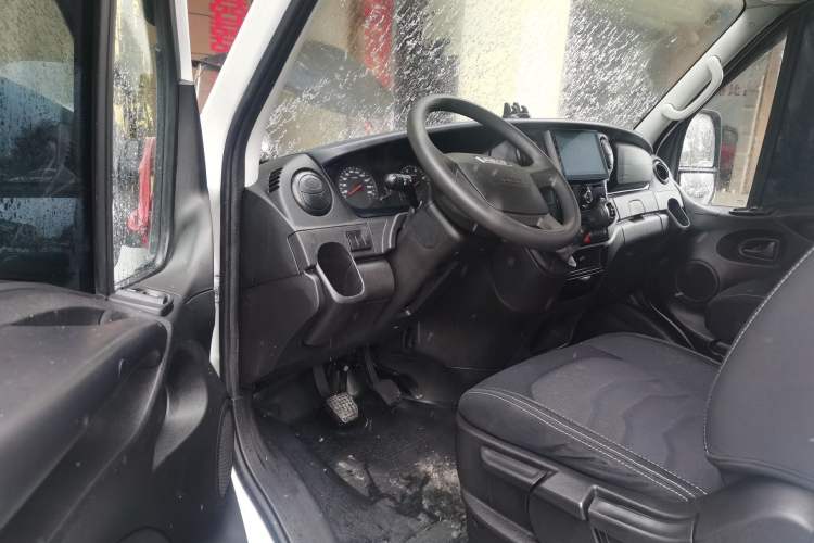 Used Iveco Eurocargo 2021 2.0T Manual Super Rui Long Wheelbase Short Overhang High Roof Side-Sliding Door F1A
