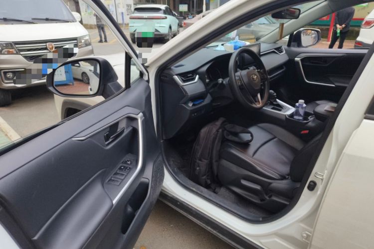 Used Toyota RAV4 2022 2.0L CVT Two-Wheel Drive Urban Edition Driver Seat