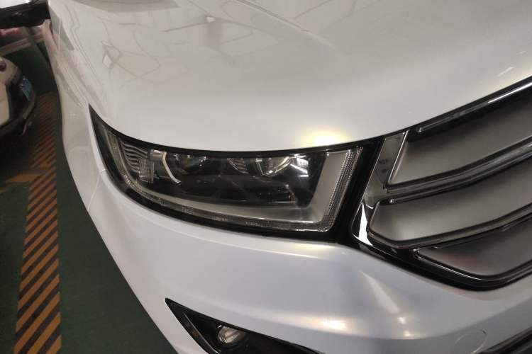 Used Ford Edge 2016 EcoBoost 245 Two-Wheel-Drive Titanium 7-Seater Right Front Headlight