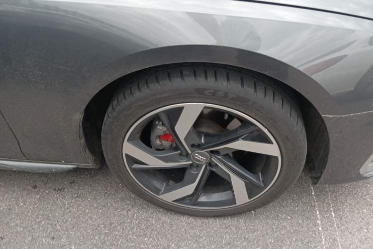 Used Audi A4L 2022 40 TFSI Luxury Dynamic Model Right Front Wheel Hub