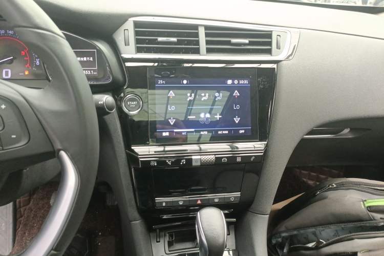 Used DS 6 2018 30THP Prestige Edition Audio And AC Panel