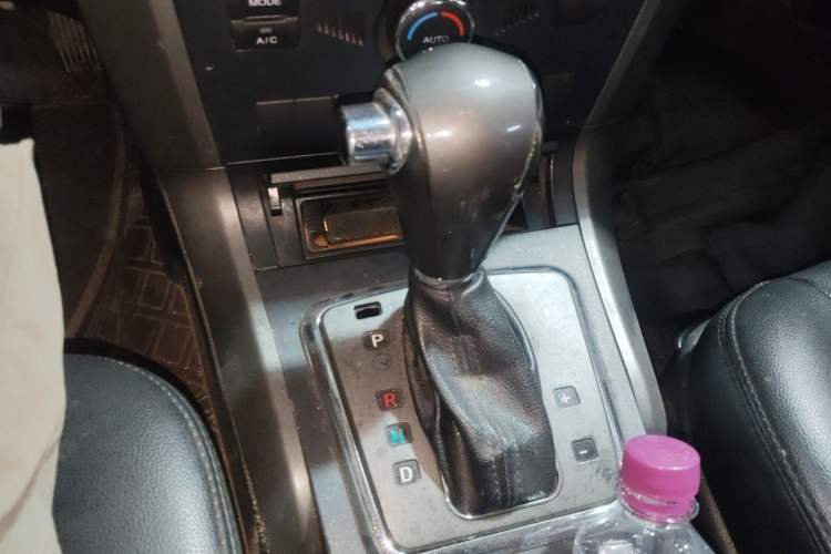 Used Haval H5 Classic 2012 ZhiZun Edition Green Silence 2.0T Automatic Two-Wheel Drive Comfortable Model Gear Lever