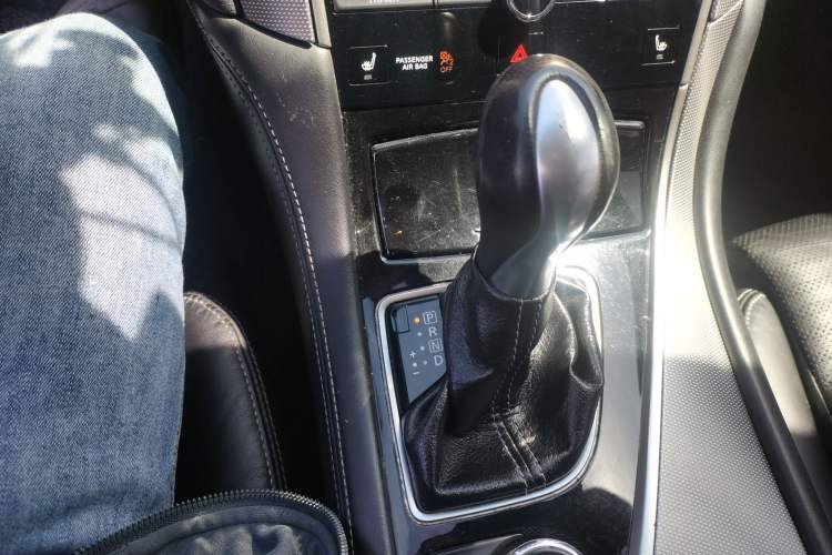 Used Infiniti Q50 2014 3.5L Hybrid Flagship Edition Gear Lever