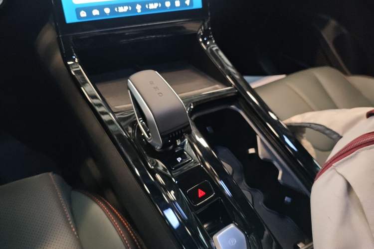 Used Geely Auto Emgrand X7 Sport 2024 1.5TD Smart Connect+ Gear Lever