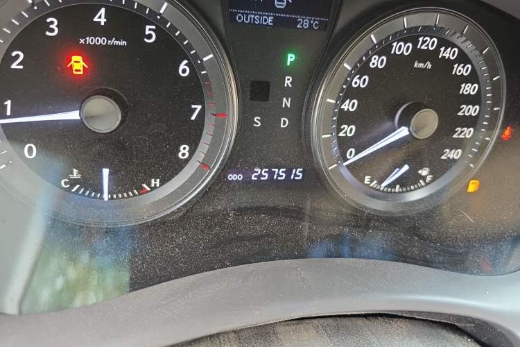 Used Lexus ES 2010 240 Elegant Edition Odometer Close Up