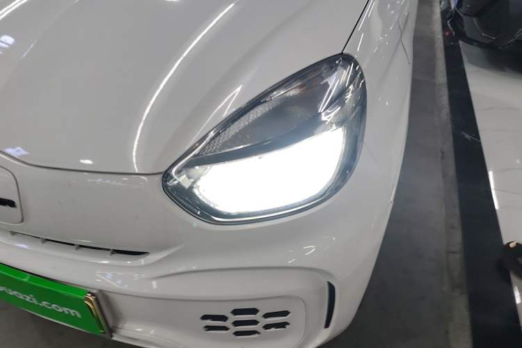 Used Roewe Clever 2021 302 km New Four-Seater Super-Efficient Version Left Front Headlight