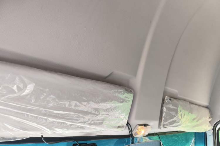 Used Iveco Daily 2025 2.5T V37 Van Transporter Green Lane Enhanced Version Mid-Chassis Mid-Roof Dual Tires
