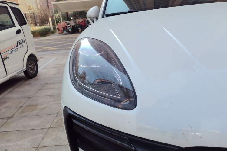 Used Porsche Macan 2023 Macan 2.0T Right Front Headlight