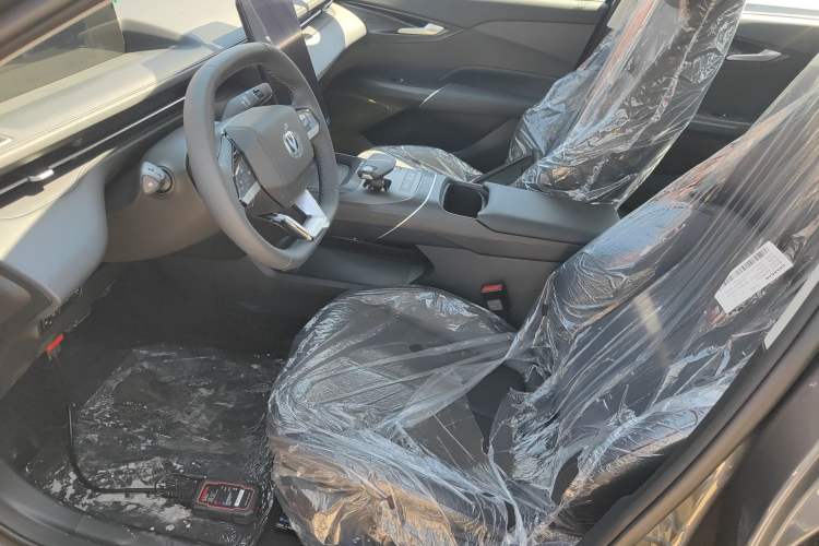 Used CHANGAN Eado 2025 Blue Whale 1.5T 500Bar Prestige Model
