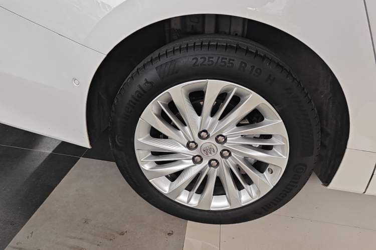 Used Buick Century 2023 2.0T Six-Seater Yinshi Edition Right Rear Wheel Hub