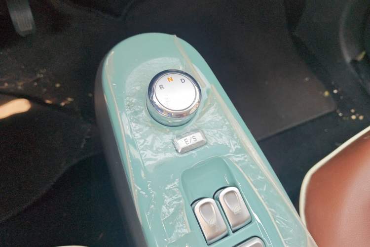 Used CHANGAN NEVO Lumin 2022 210km Sweet Edition Gear Lever