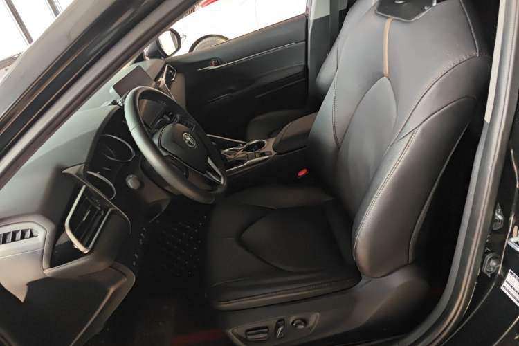 Used Toyota Camry 2021 2.0G Luxury Edition
