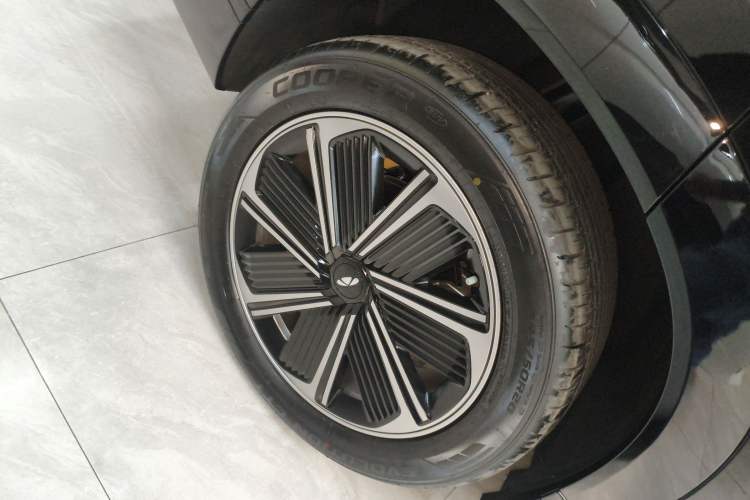 Used Chery Fengyun T10 2024 210 Luxury Edition Right Rear Wheel Hub