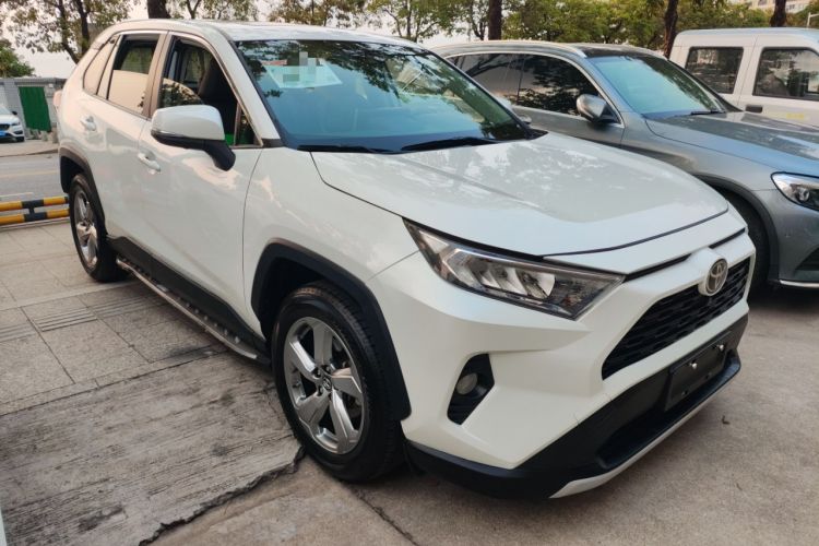 Used Toyota RAV4 2020 2.0L CVT Two-Wheel Drive Fashion PLUS Edition Front Right 45 Deg