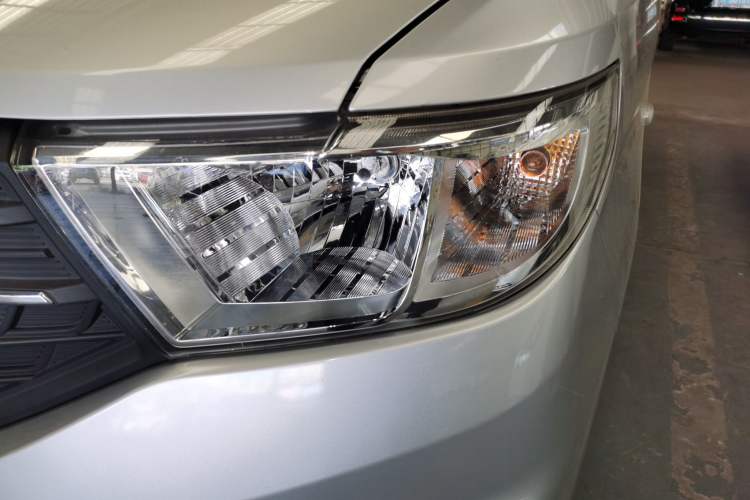 Used Wuling Hongguang V 2022 1.5L Enjoy Edition Electric-Powered LAR Left Front Headlight