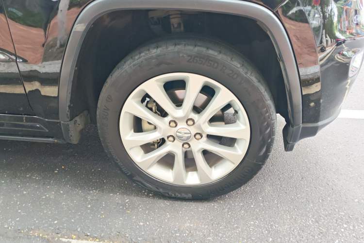 Used Jeep Grand Cherokee 2016 3.0L Comfort Navigation Edition Right Front Wheel Hub