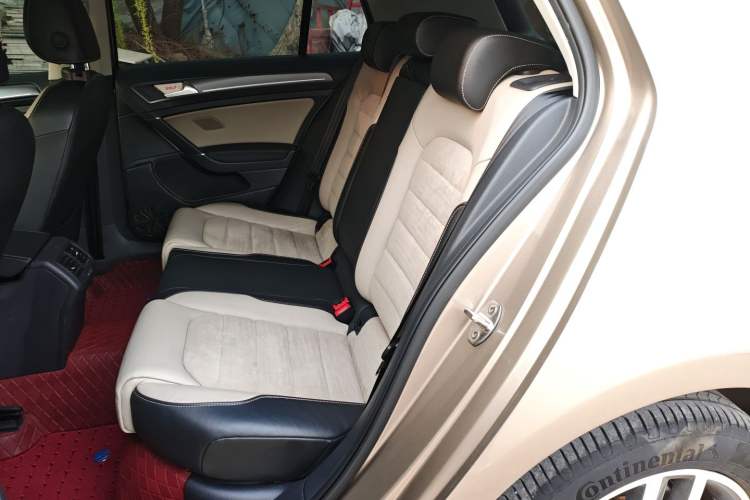 Used Volkswagen Golf 2017 230TSI Automatic Luxury Million-Vehicle Commemorative Edition Left Rear Seat