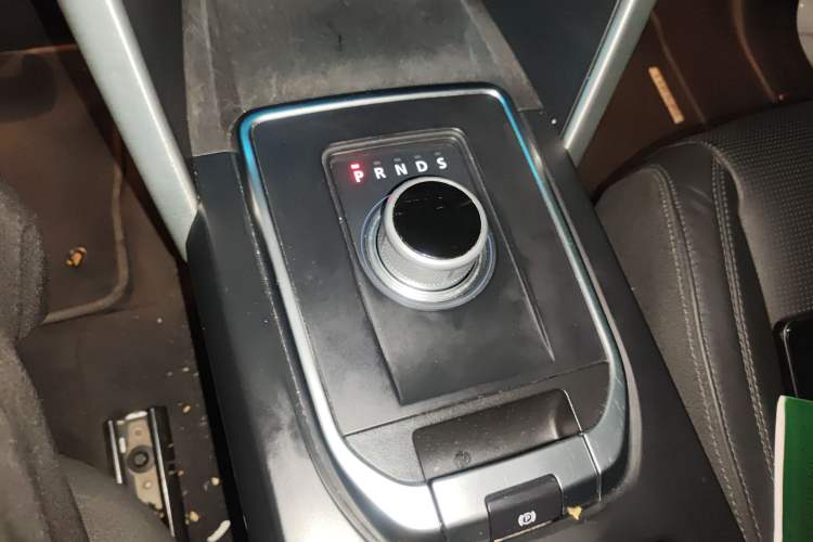 Used Land Rover Discovery Sport 2016 2.0T HSE Gear Lever