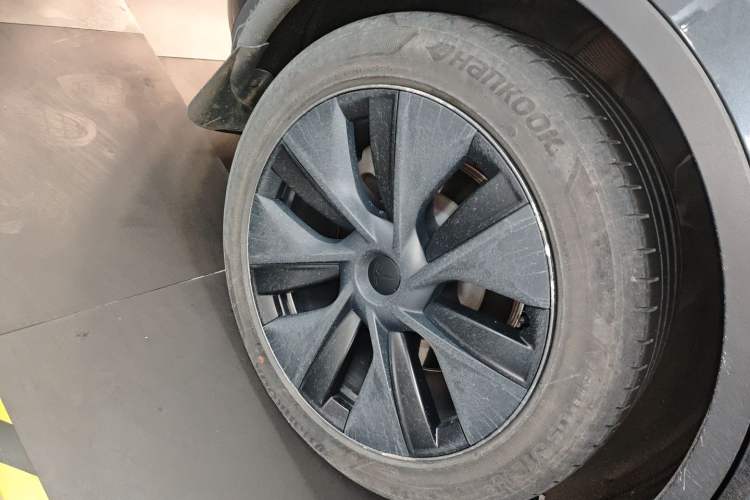 Used Tesla Model Y 2024 Rear-Wheel-Drive Version Right Rear Wheel Hub