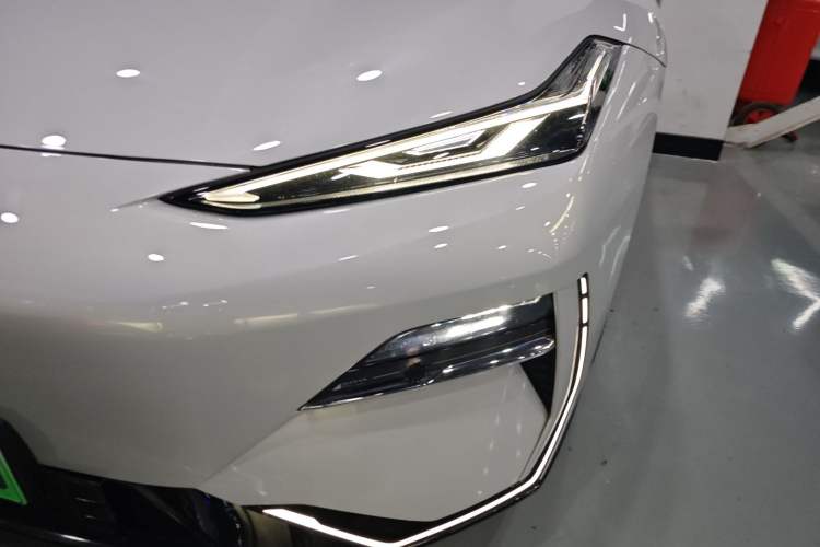 Used Geely Galaxy E8 2024 550 km Range Rear-Drive MAX Left Front Headlight