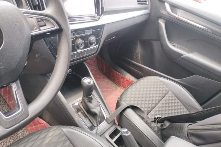 Used Skoda Kamiq 2018 1.5L Automatic Comfort Edition China VI Standard Gear Lever