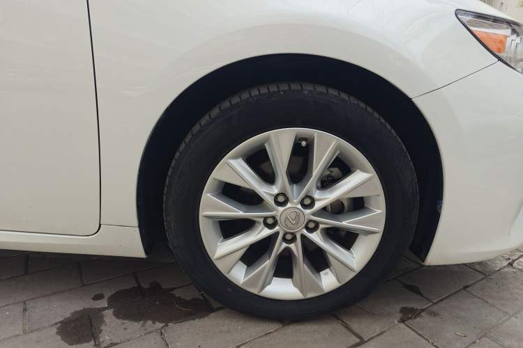 Used Lexus ES 2014 300h Elite Edition