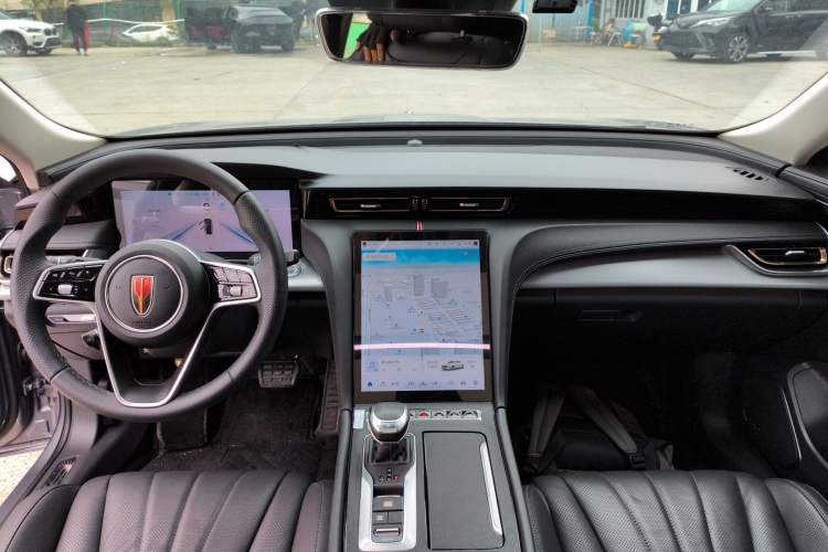 Used Hongqi H5 2023 2.0T Automatic Smart Connect Flagship Edition Center Console