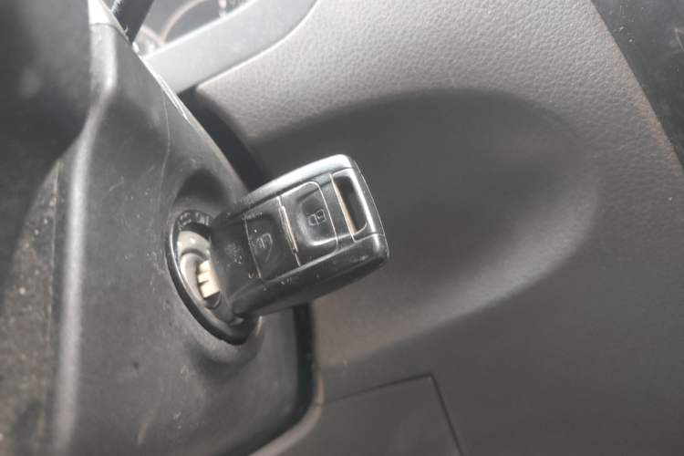 Used Wuling Rongguang V 2016 1.5L Standard Version
