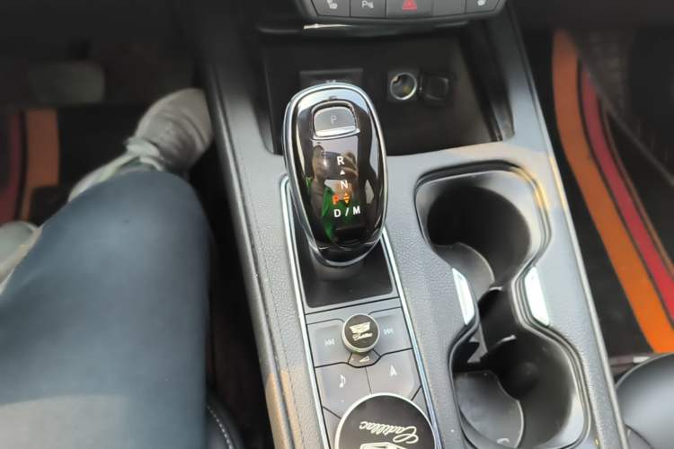 Used Cadillac XT4 2020 Revised Version 28T Two-Wheel Drive Leading Edition Gear Lever