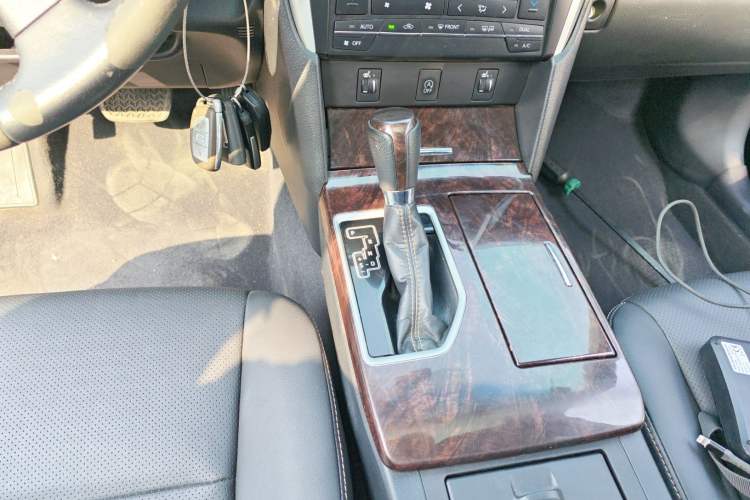 Used Toyota Camry 2016 2.0G 10th Anniversary Leading Edition