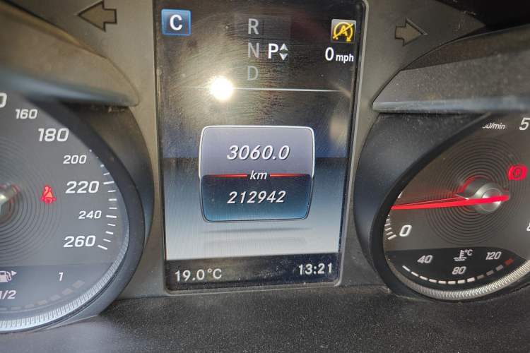 Used Mercedes-Benz GLC 2018 GLC 300 4MATIC Sport Edition Odometer Close Up