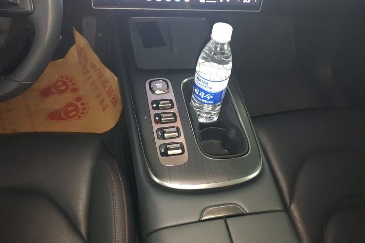 Used Xiaomi Auto SU7 2024 Rear-Drive Ultra-Long Range Advanced Pro-Level Intelligent Driving Version Gear Lever