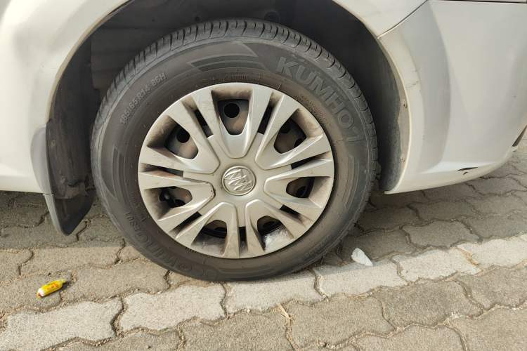 Used Buick Excelle 2015 1.5L Automatic Classic Model Right Front Wheel Hub