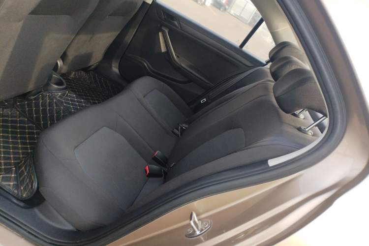 Used Volkswagen Jetta 2015 Zhuihui Edition 1.4L Manual Fashion Model