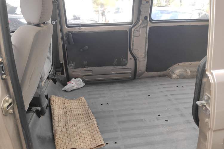 Used Haima Fosida Rongda 2012 1.2L Ronda Comfort Edition HMA GM12-NR Left Rear Seat