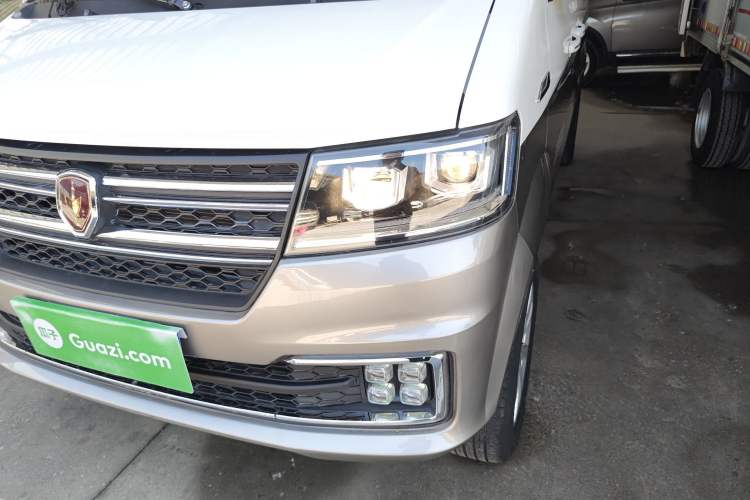 Used Jinbei New Hiace S 2023 1.5L Wealth Edition Van 2/5-Seater Non-Air-Conditioned Version SWC15M Left Front Headlight