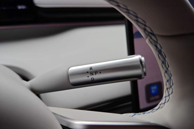 Used Hima Luxeed S7 2025 705 km Max Gear Lever