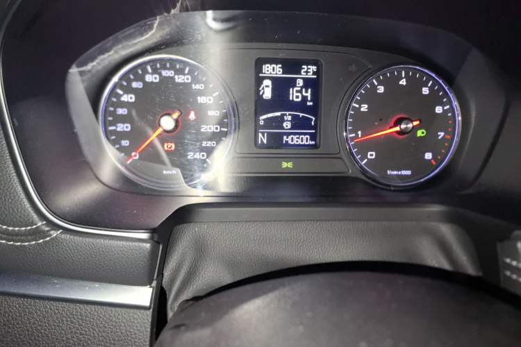 Used Roewe RX5 2019 20T Two-Wheel Drive Automatic Ali Smart Connectivity Platinum Edition Odometer Close Up