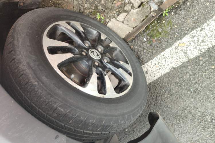 Used Dongfeng Fengon 370 2018 S370 1.5L CVT Luxury 7-Seater Left Front Wheel Hub