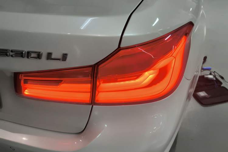 Used BMW 5 Series 2018 530Li Leading Edition Luxury Package Exterior 3