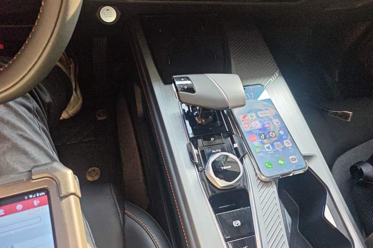 Used CHANGAN OSHAN Z6 2023 Blue Whale 1.5T DCT Smart-Led City Edition