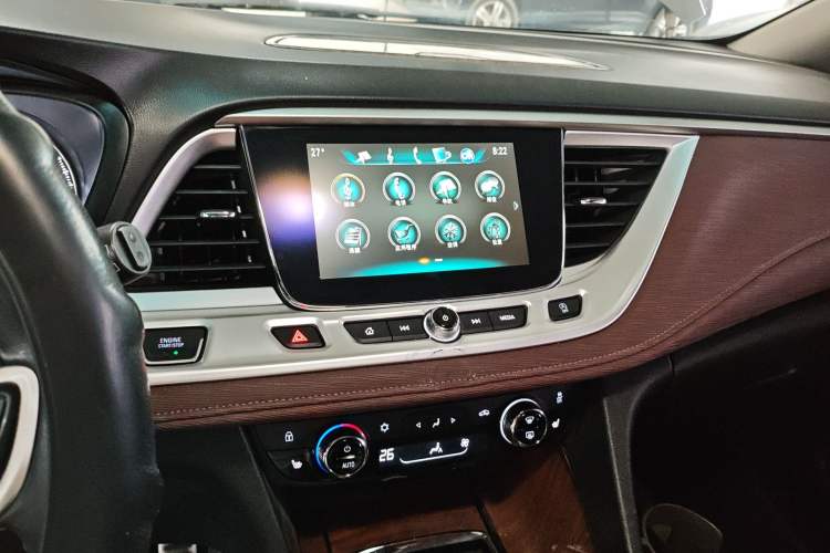 Used Buick GL6 2018 18T 6-Seater Prestige Model Audio And AC Panel