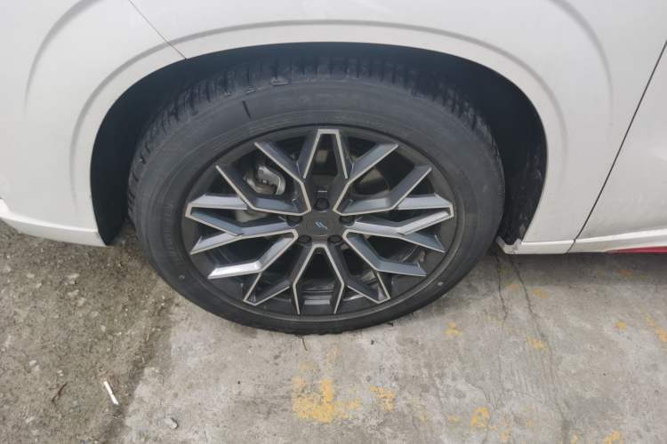 Used CHANGAN OSHAN Z6 2023 Blue Whale 1.5T DCT Smart-Led City Edition Left Front Wheel Hub