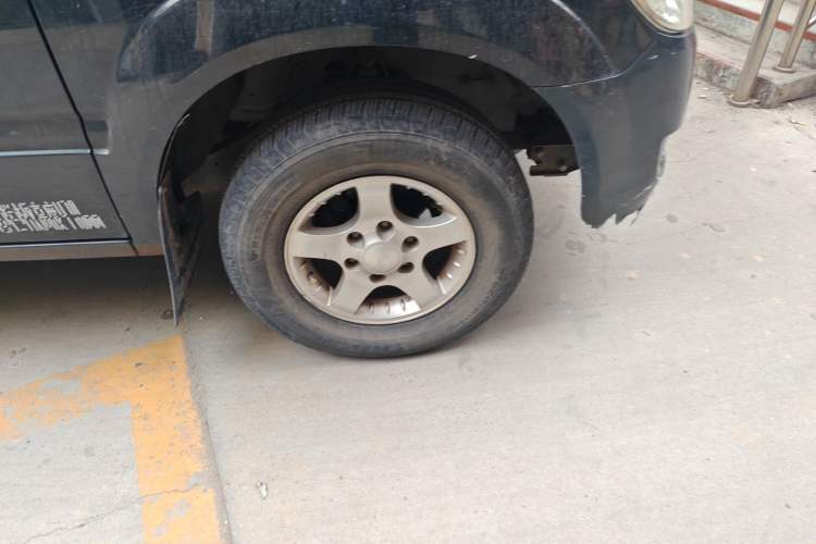 Used JMC Baodian 2013 2.8T Two-Wheel Drive Comfortable Value Edition JX493ZLQ4F Right Front Wheel Hub