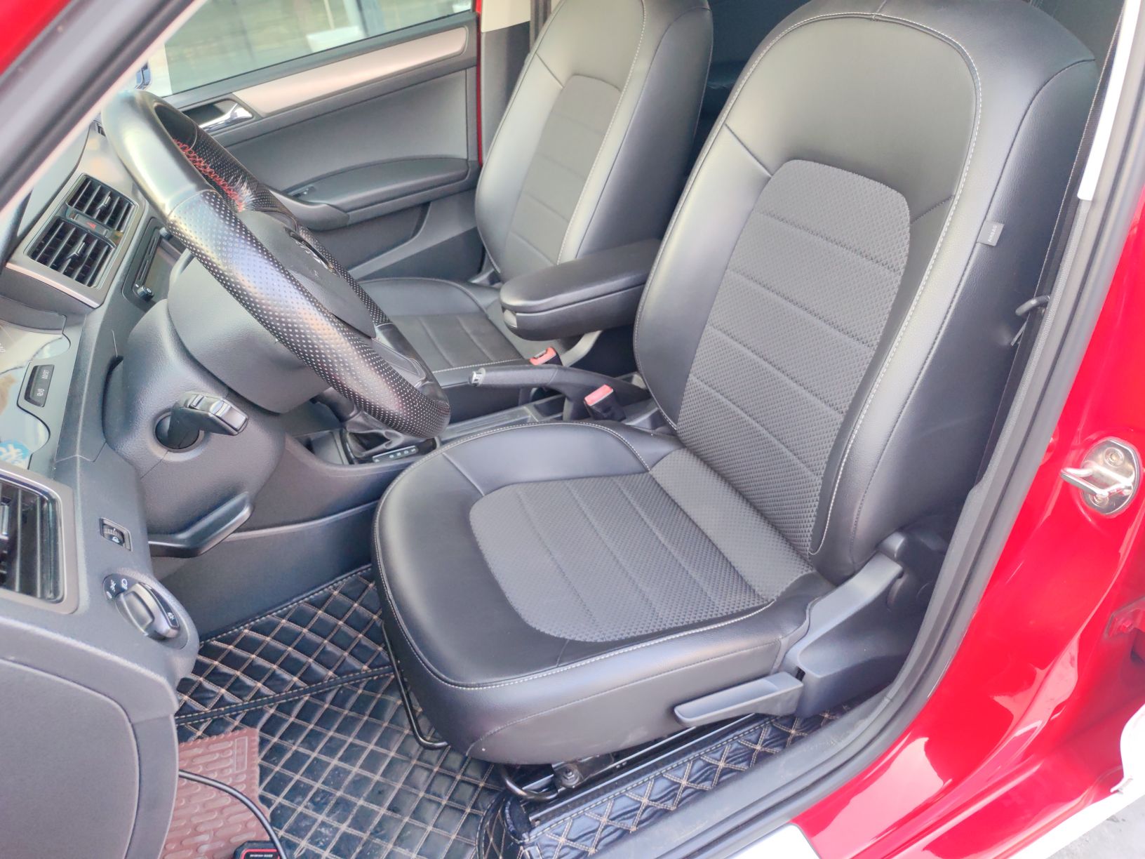 Переднее сиденье в автомобиле